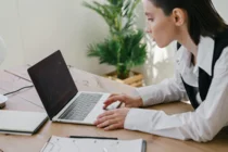 Сайт для пошуку роботи: як не потрапити на шахраїв у 2026